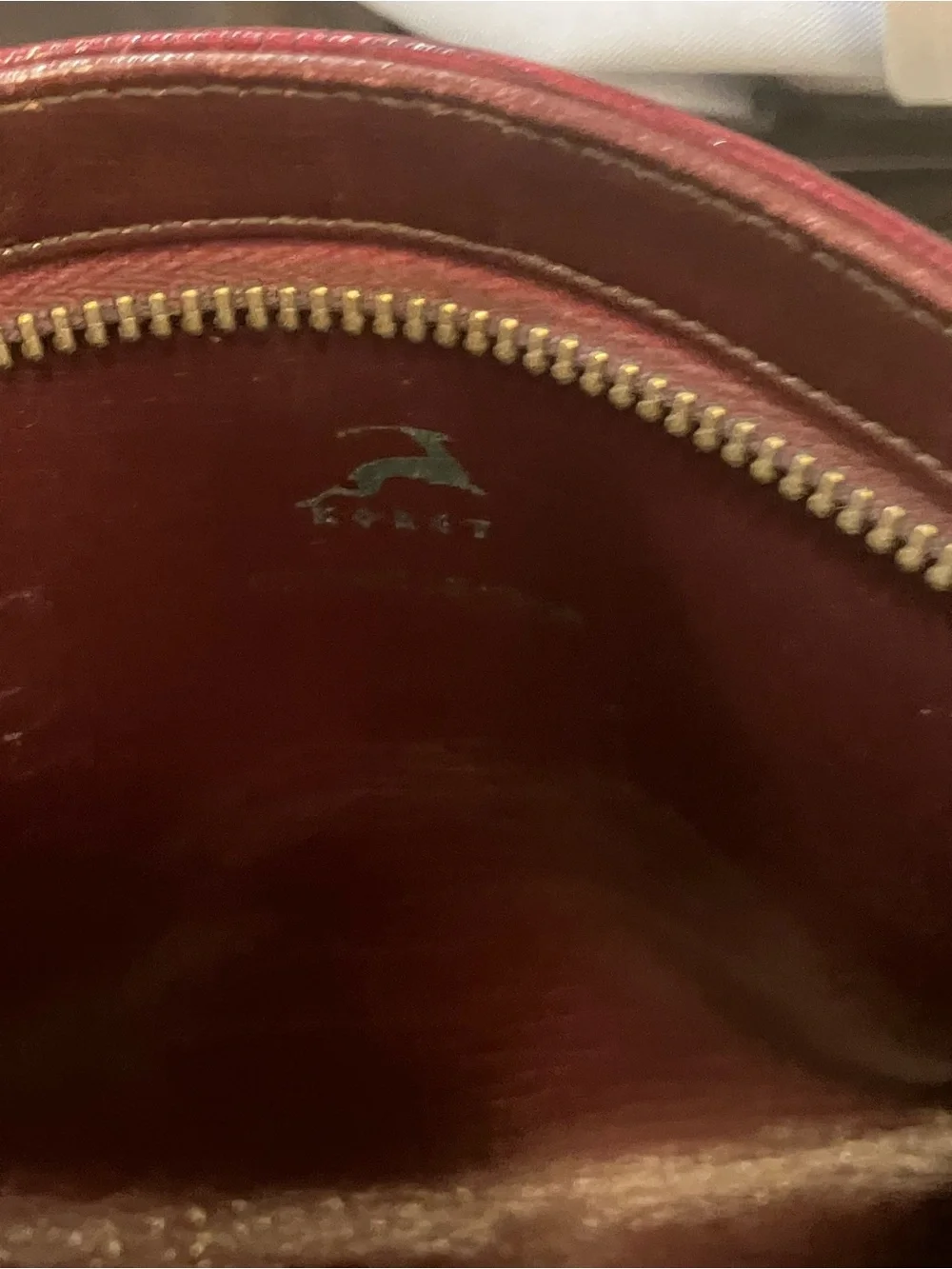 Vintage embossed alligator Koret Burgundy Leather Wristlet Clutch. 🥰🌺